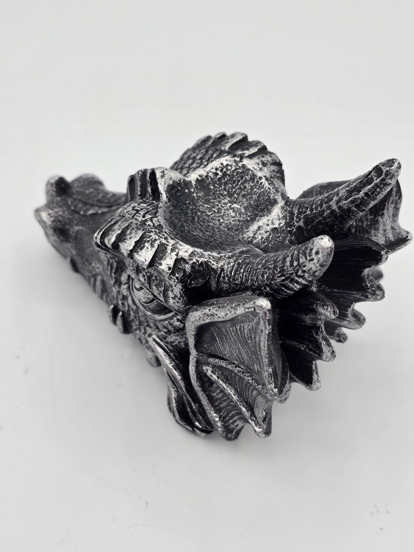 Dragon head sphere Stand