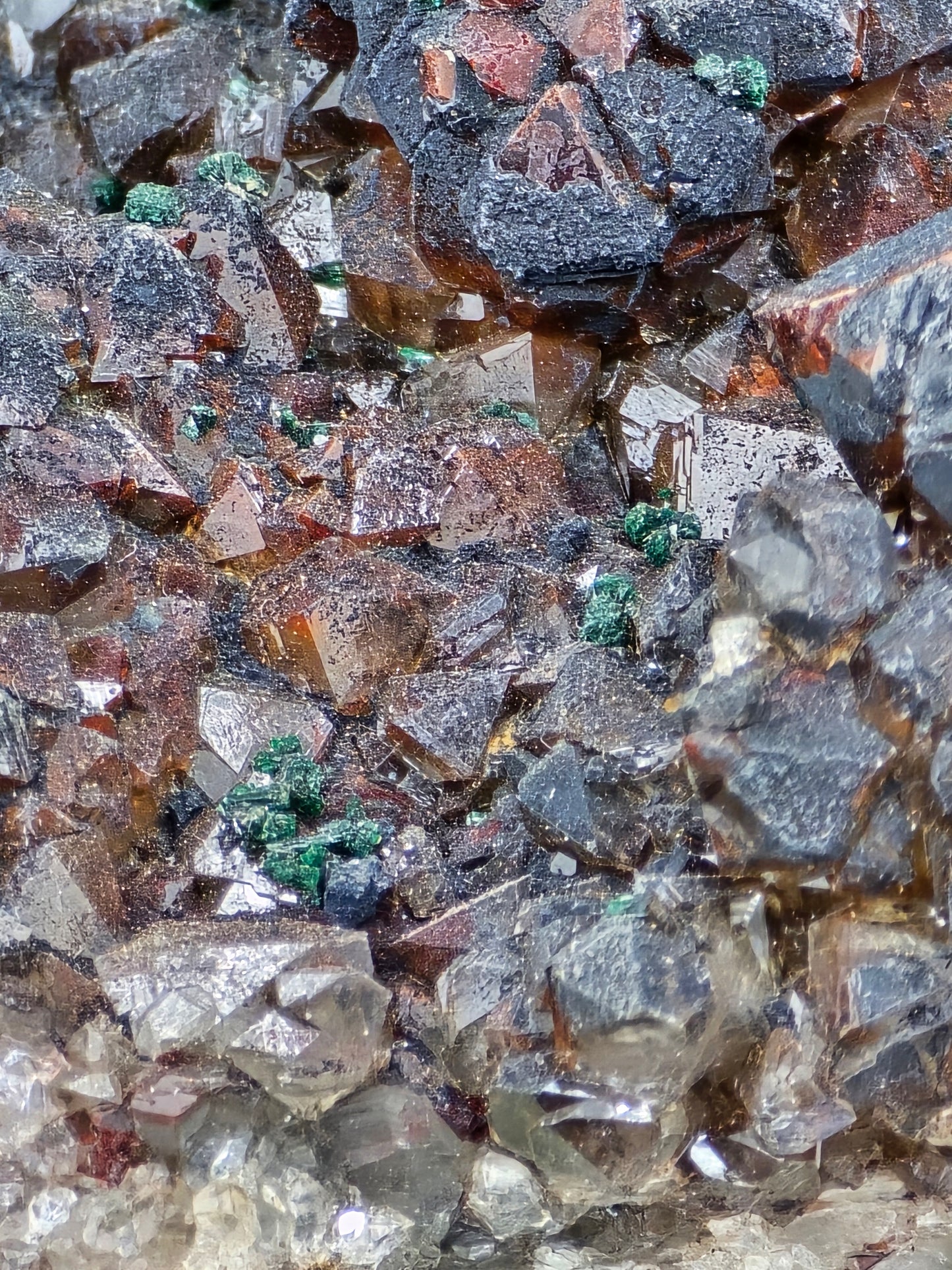 Specular Hematite on Hematite, quartz and Malachite