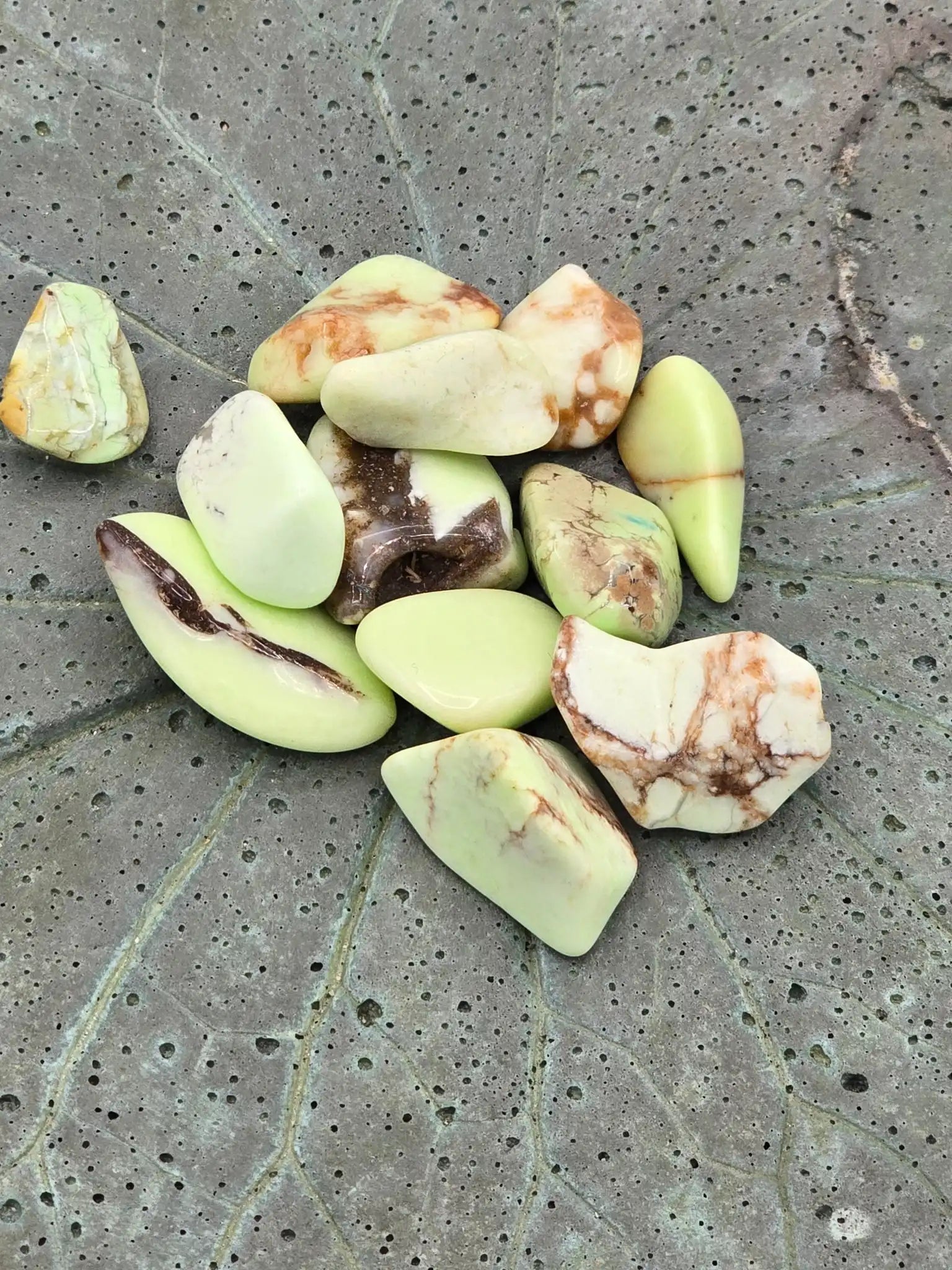 Chrysoprase tumble stone