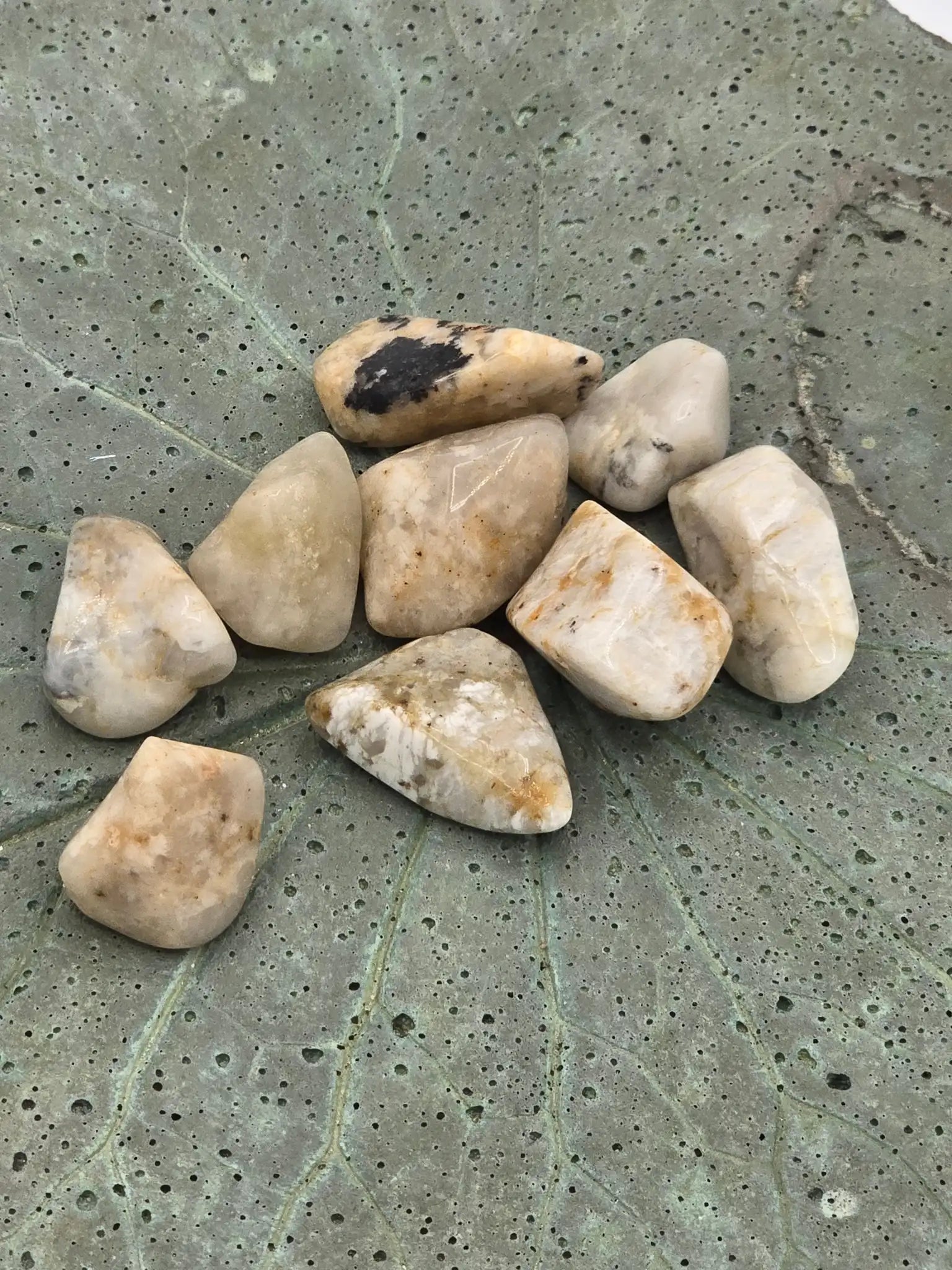 Cassiterite tumble stone