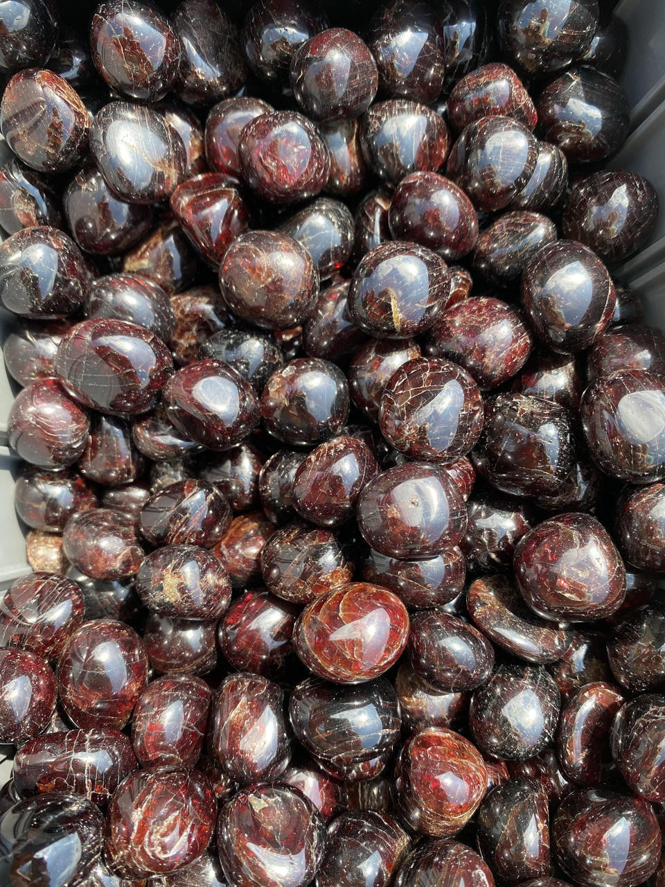 Garnet Tumble Stone – Natural Polished Stone