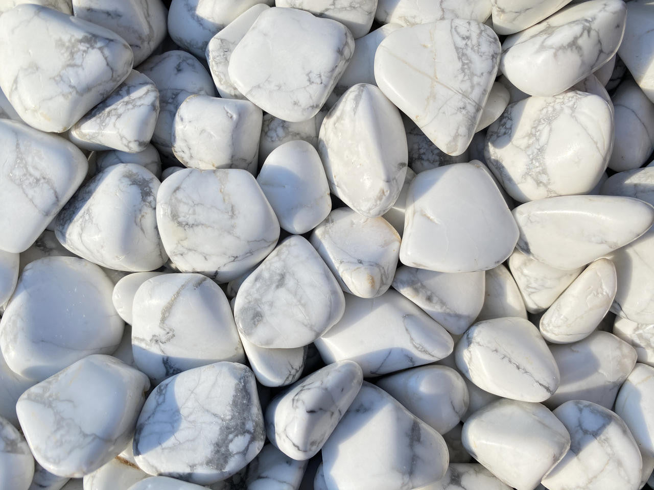 Howlite Tumble Stone – Natural Polished Stone