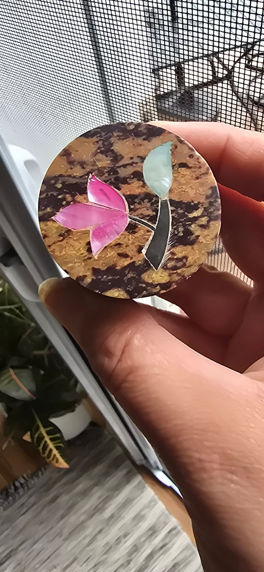 Small Round Soapstone Trinket Boxes with Dyed Abalone Shell Flower Pattern – Decorative Storage