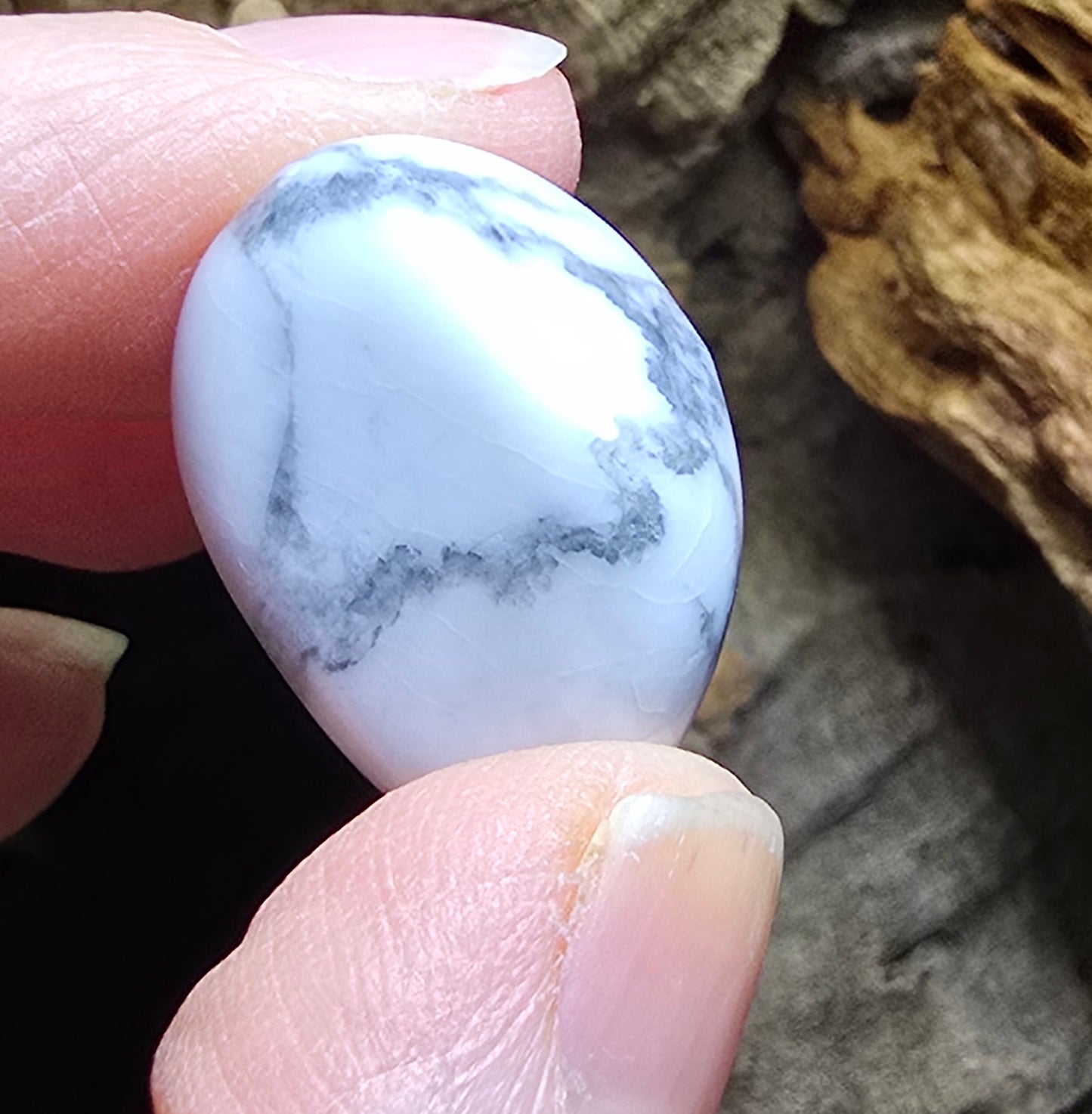 Howlite Tumble Stone – Natural Polished Stone