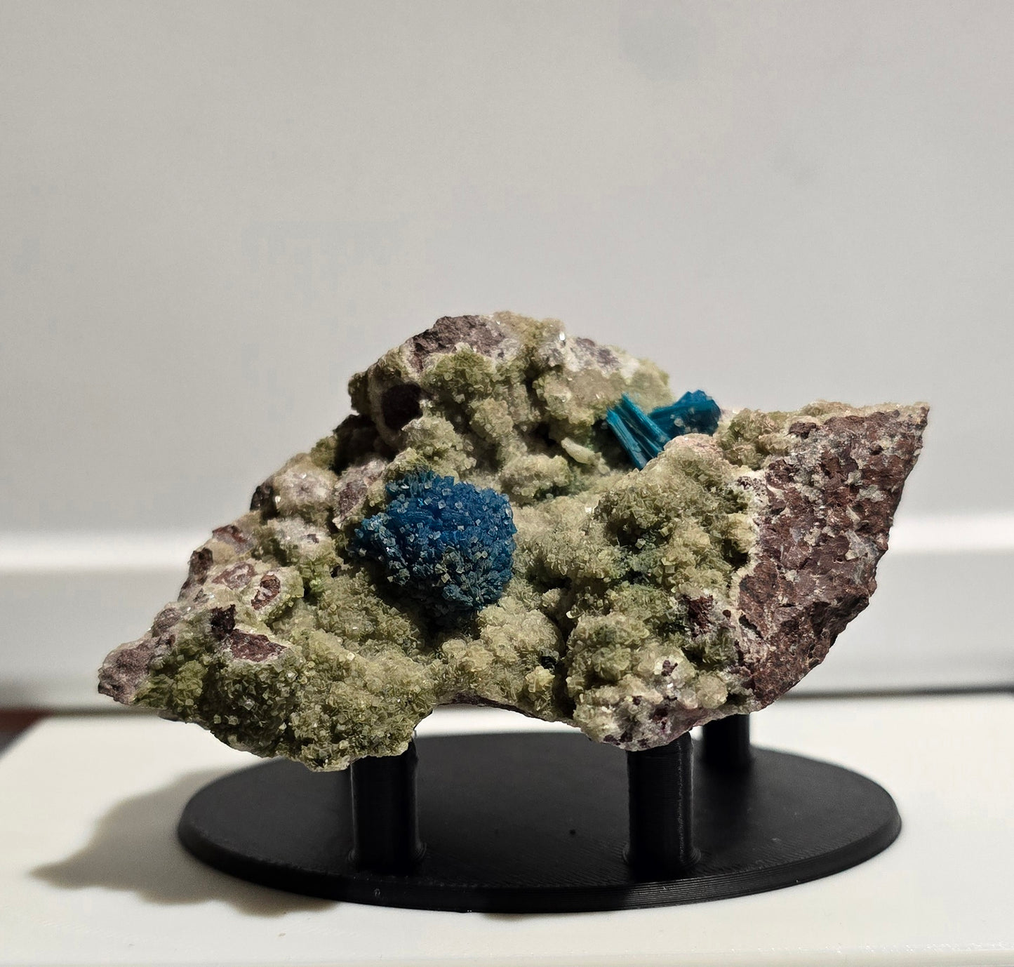 Black Crystal Display Stand – 4-Prong 3D Printed Mineral Holder