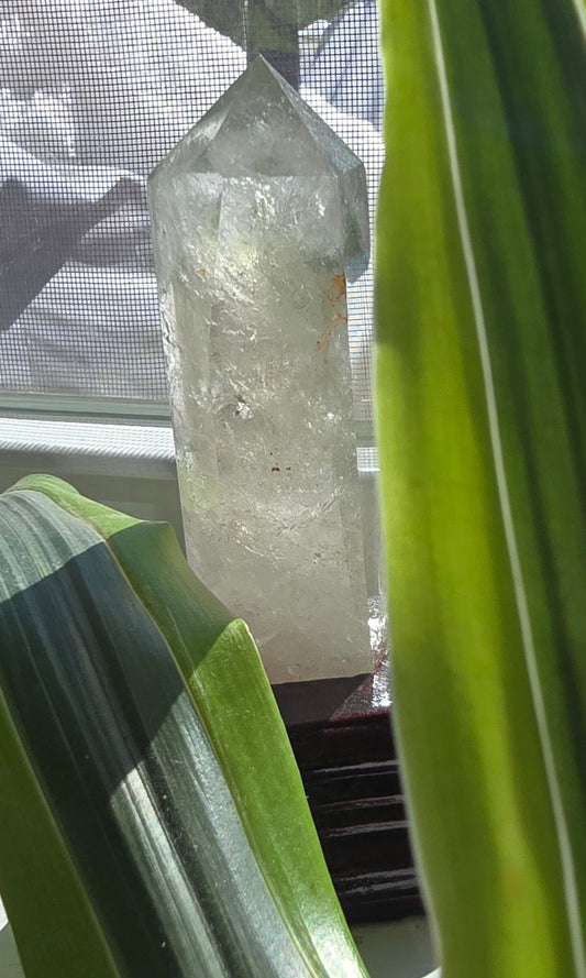 Quartz tower with clear natural quartz and polished point