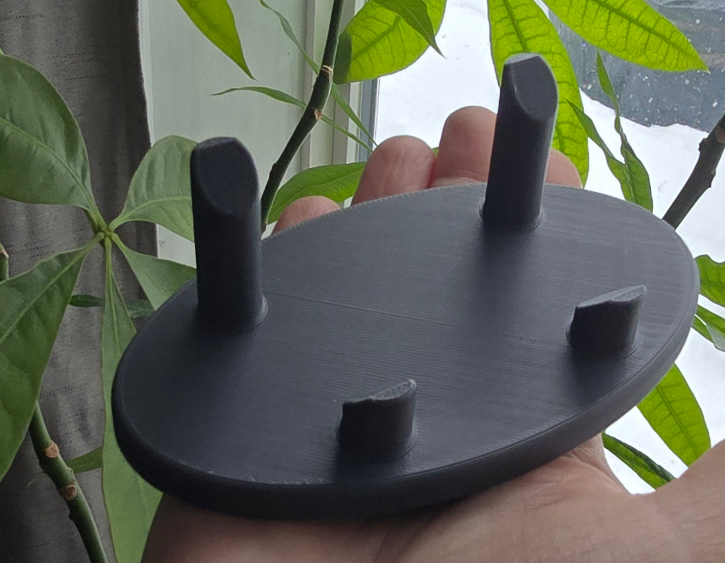 Dark Gray Crystal Display Stand – 4-Prong 3D Printed Mineral Holder