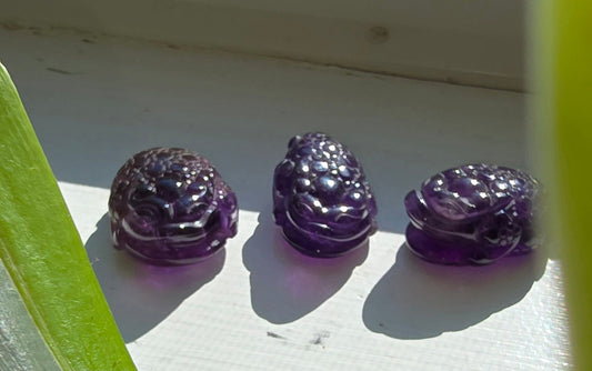 Amethyst money toad carving with purple tones polished natural stone with smooth finish