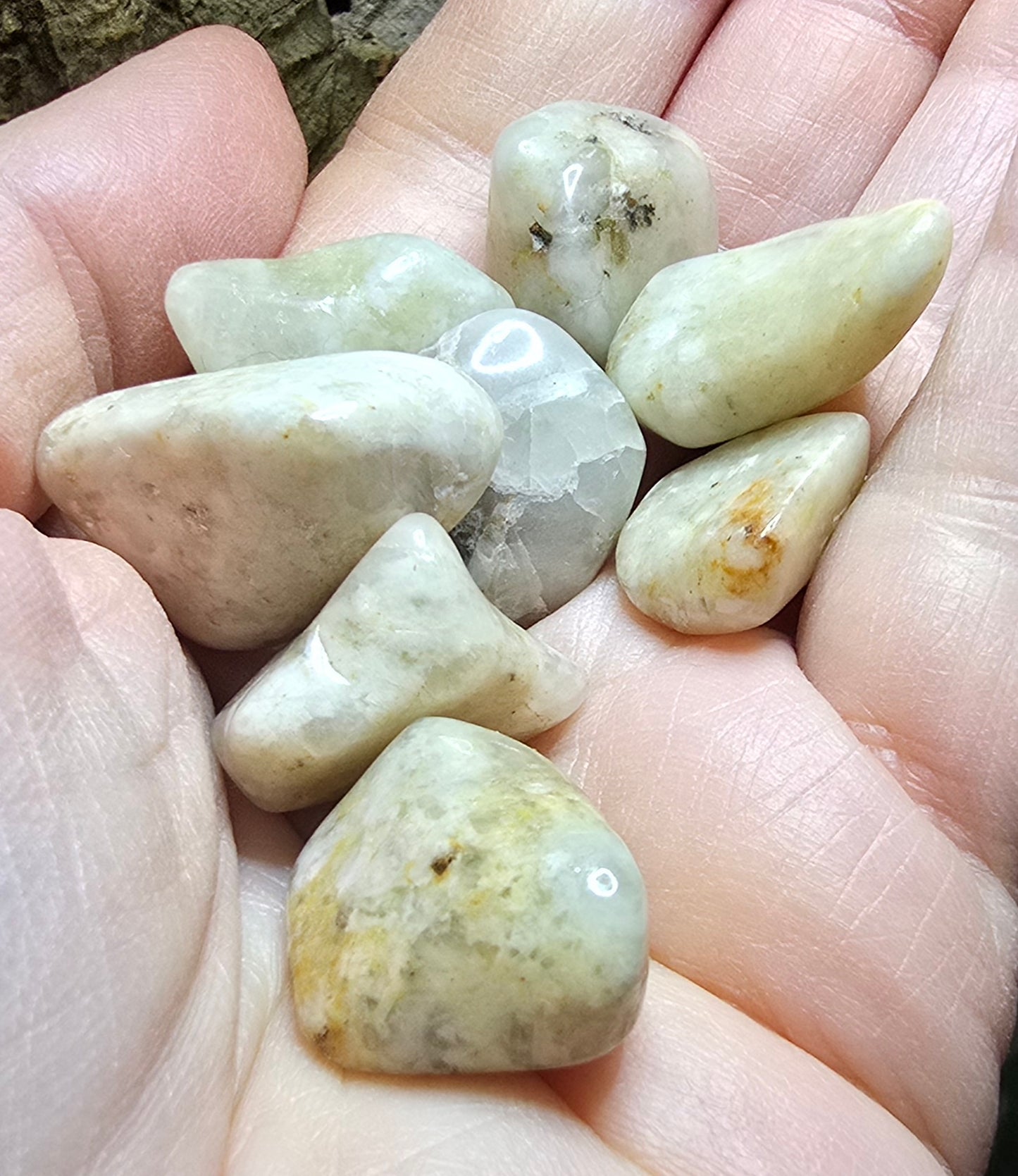 Cassiterite tumble stone