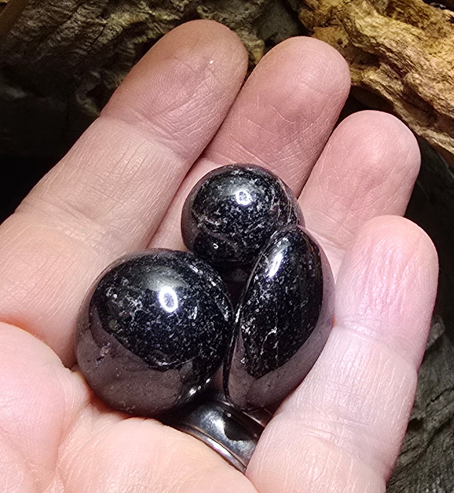 Garnet Tumble Stone – Natural Polished Stone