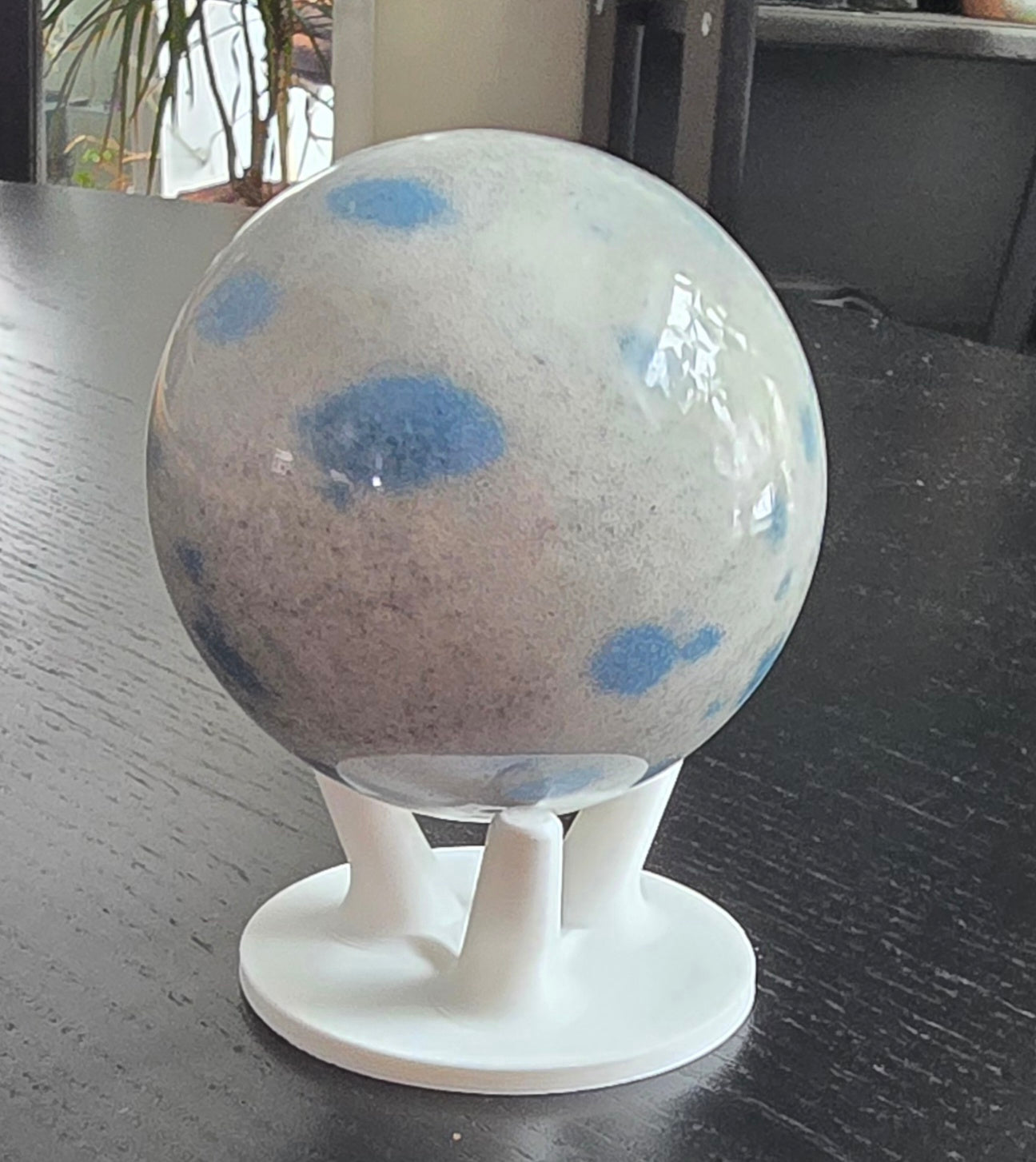 Crystal Display Stand – White Round 3-Prong Holder for Spheres