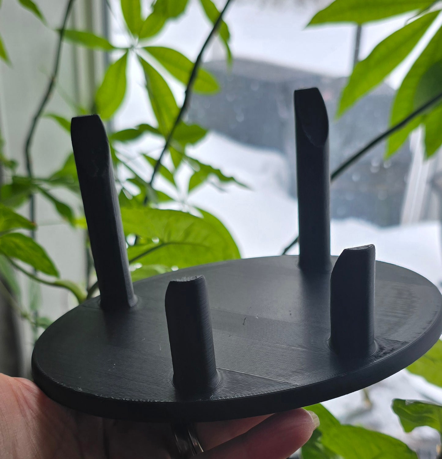 Black Crystal Display Stand – 4-Prong 3D Printed Mineral Holder